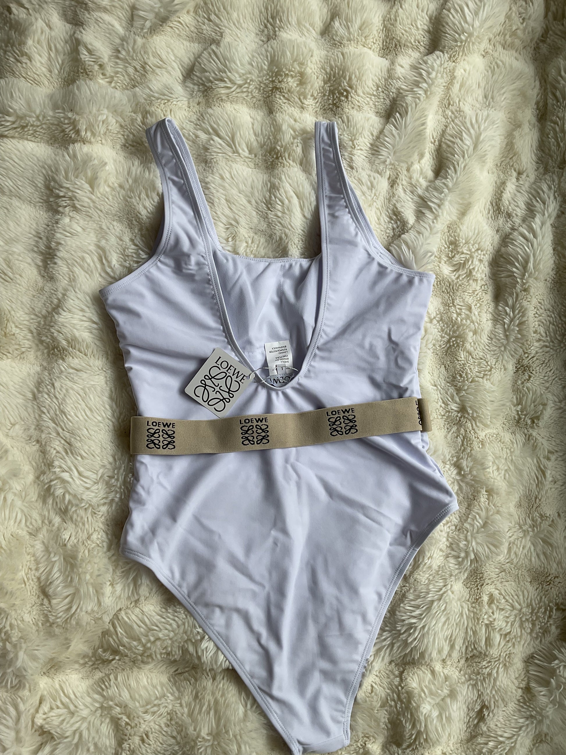 Loewe White